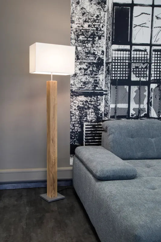 Lampada da Terra GUMP Globo Lighting in Legno Chiaro e Paralume Tessile Beige