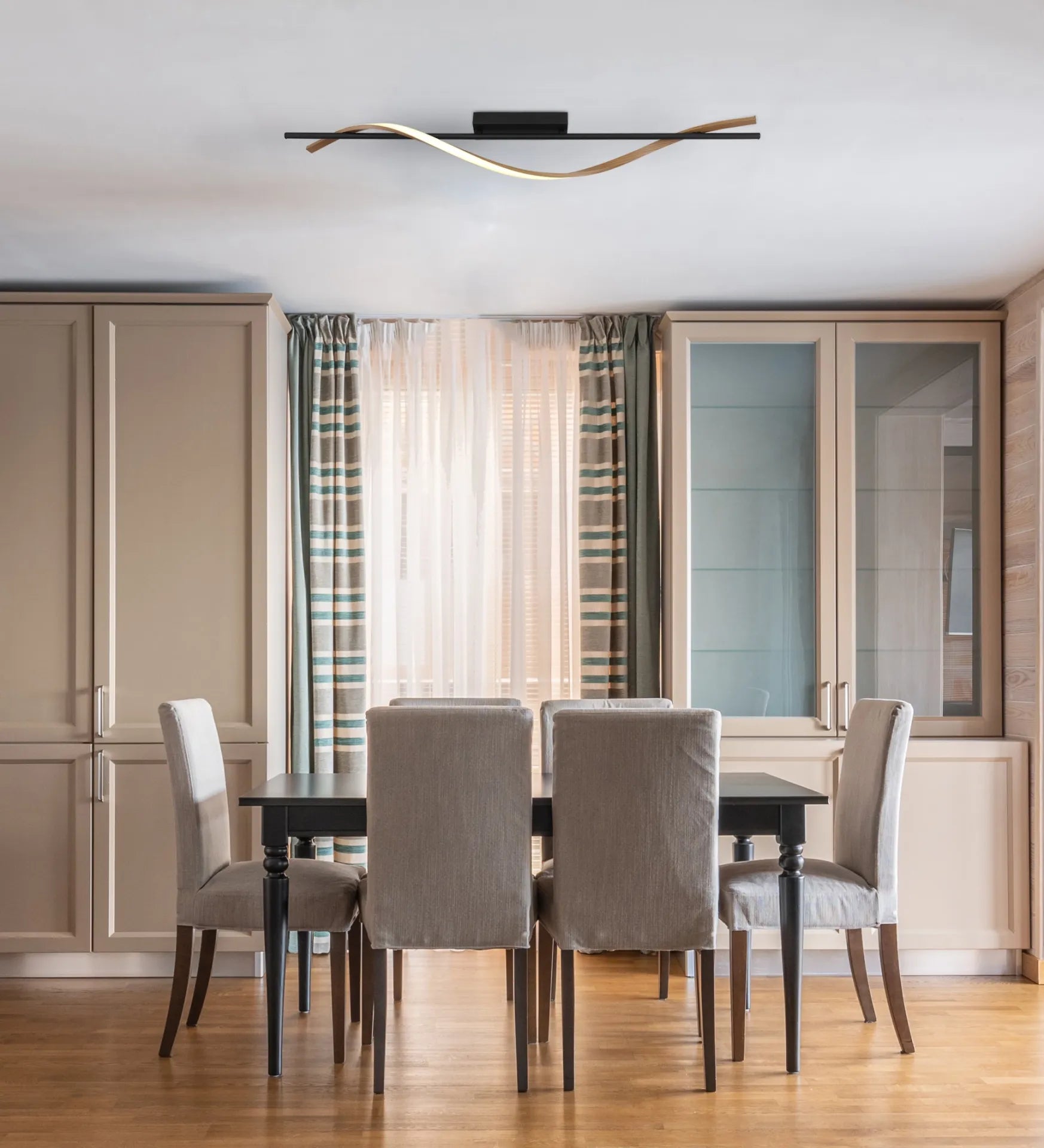 Plafoniera WATKINS Globo Lighting LED in Nero e Legno Scuro