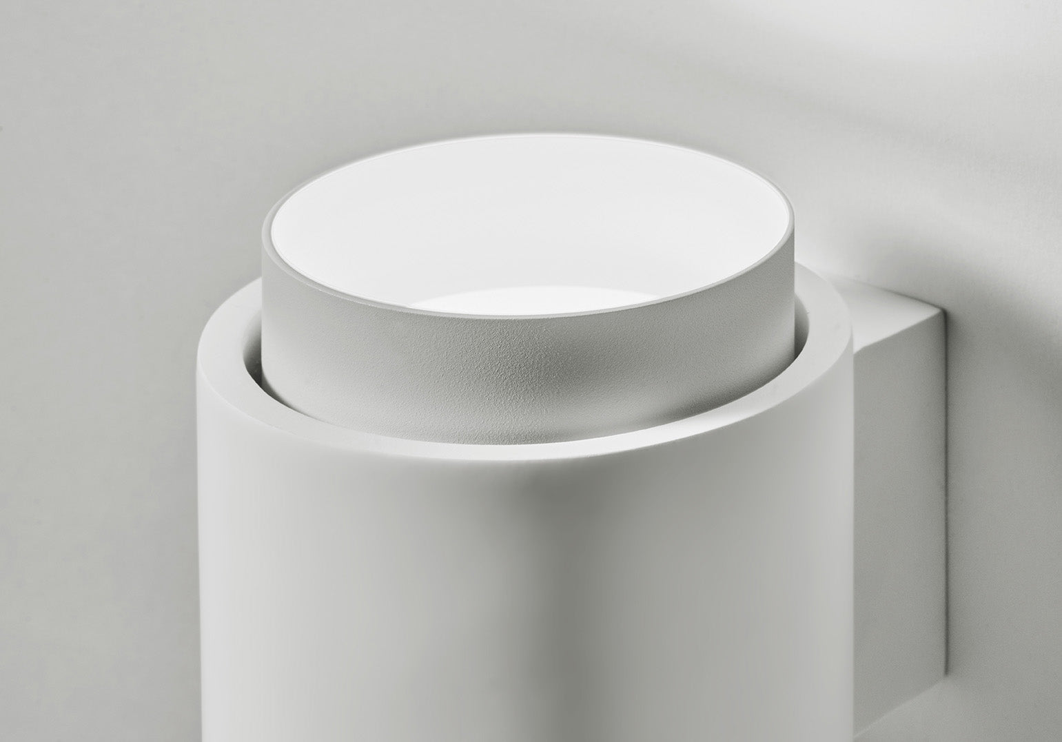 Sforzin Tecnico - Syme Tonda - Lampada da parete in Gesso